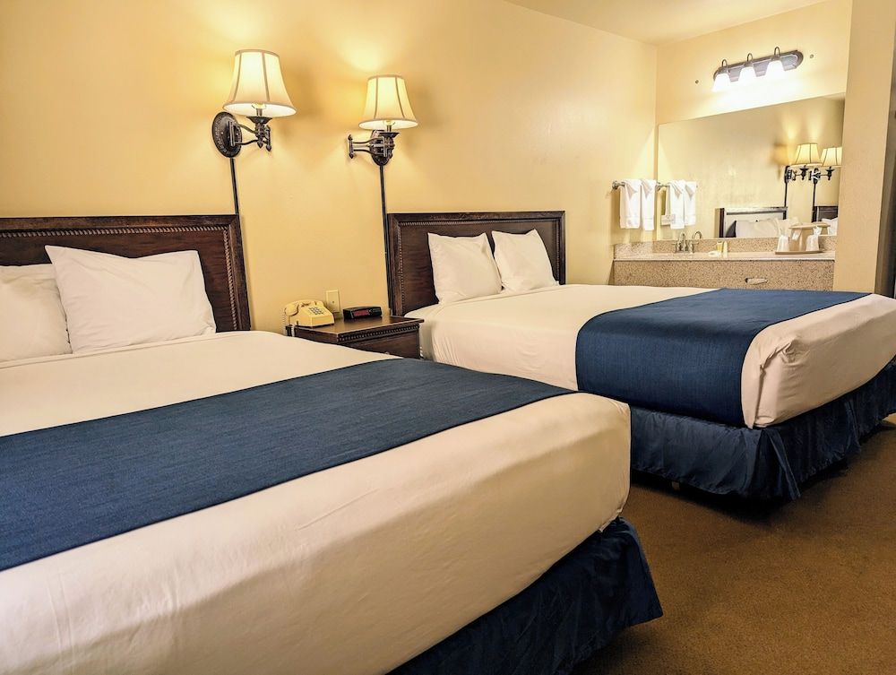 First Gold Gaming Resort Room, 2 Queen Beds 3