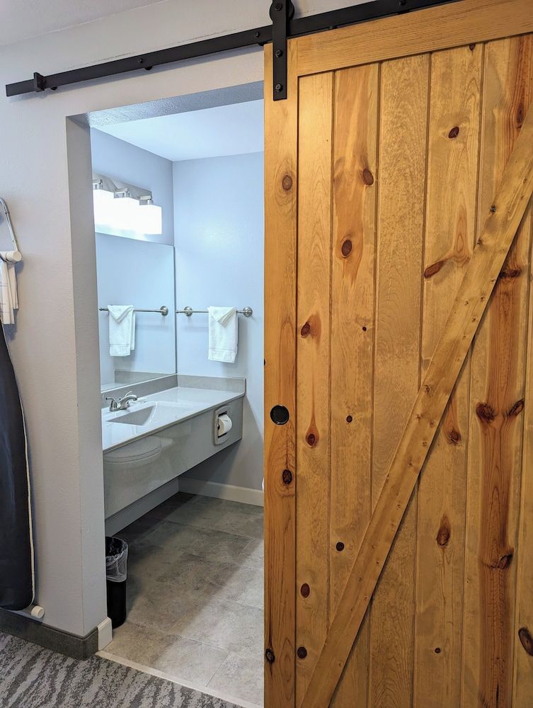 First Gold Gaming Resort Room, 2 Queen Beds 6