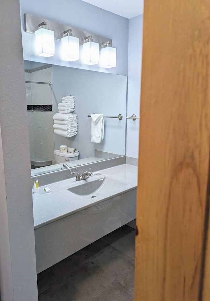 First Gold Gaming Resort Room, 2 Queen Beds 8