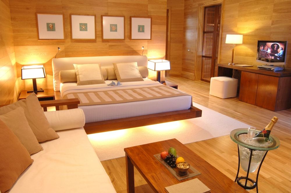Bungalow, Overwater (With Jacuzzi)