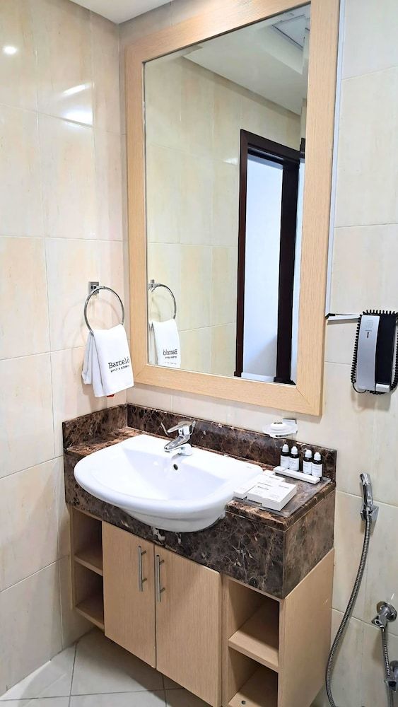 Barcelo Residences Dubai Marina Deluxe Apartment, 1 Bedroom 2