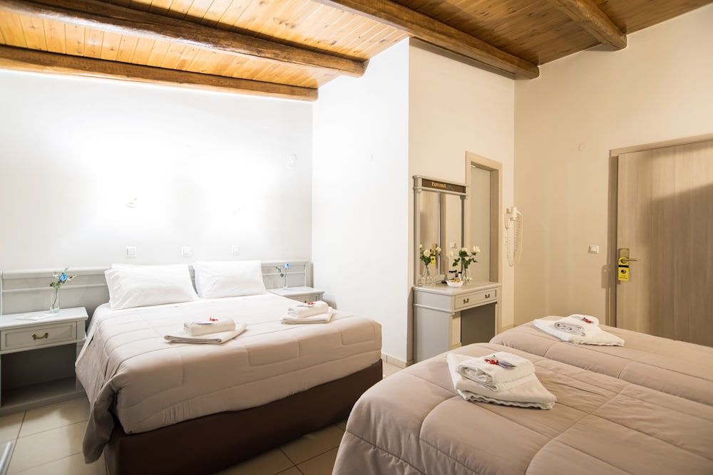 Parnassos Delphi Hotel Economy Suite, 1 Bedroom, Garden View 3