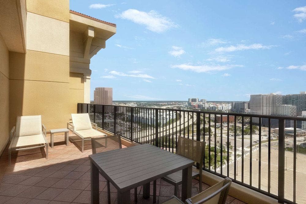 Suite, 1 King Bed, Balcony (Roll-in Shower)