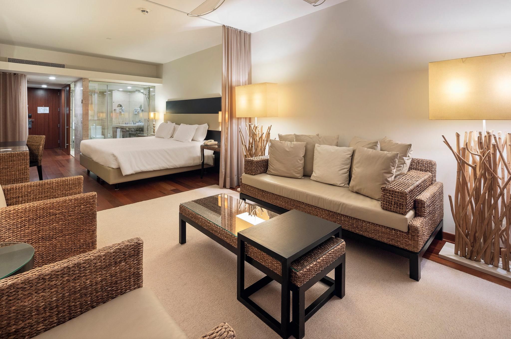 2 Single Junior Suite Sea View Low Floor