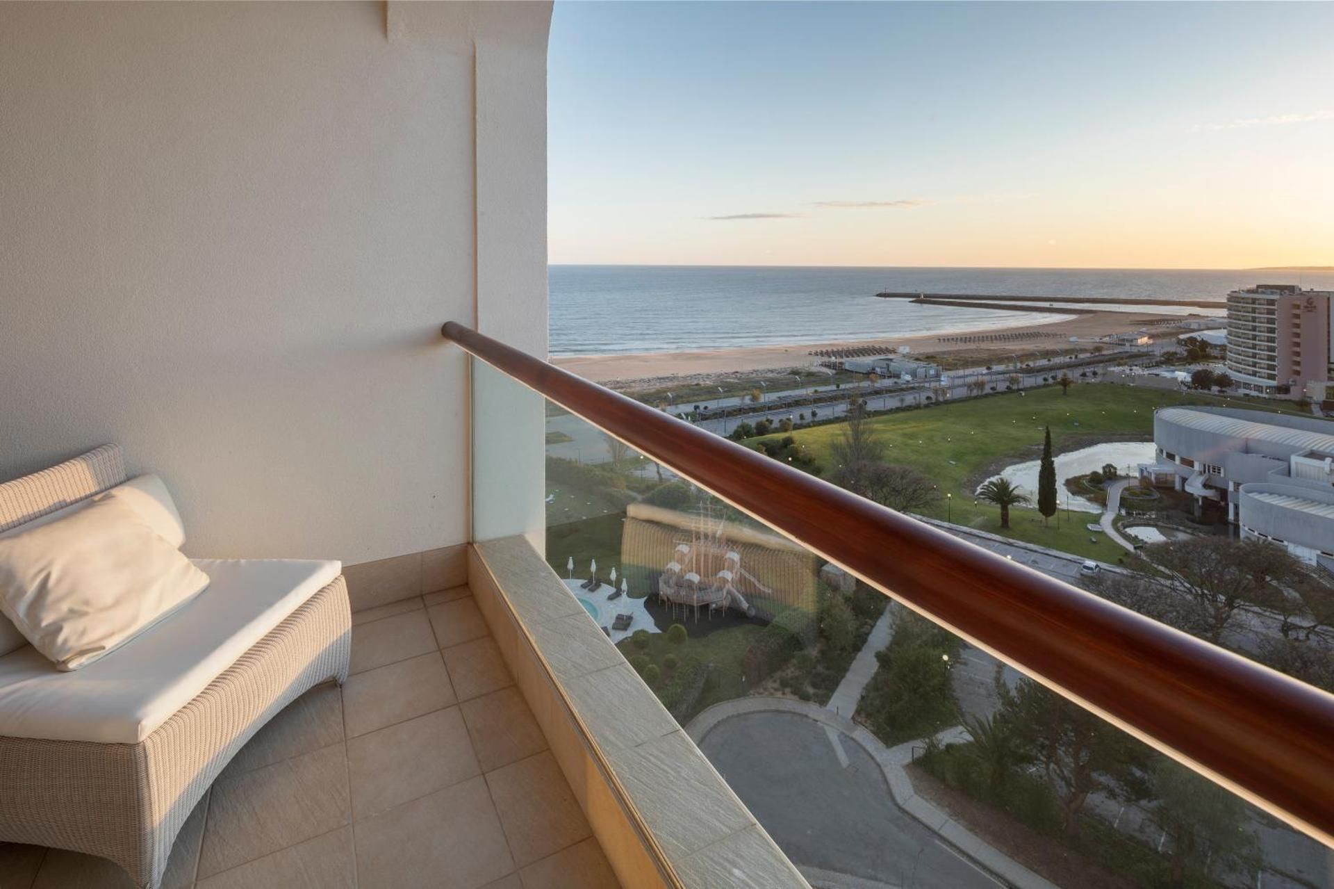 Standard Twin Room with Vilamoura Sea View - High Floor