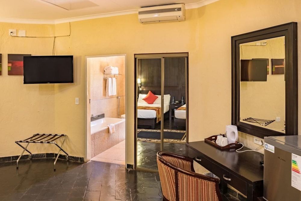 Shumba Valley Lodge Lanseria Airport Standard Double Chalet 5