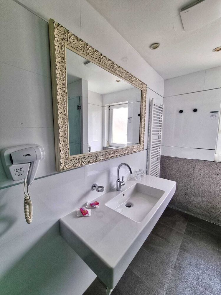 Hotel San Antonio Classic Triple Room, Balcony, Annex Building 7