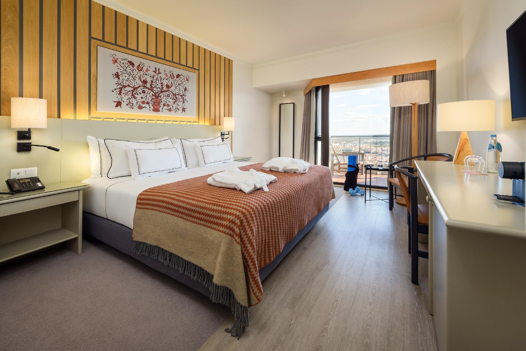 Premium Twin City View