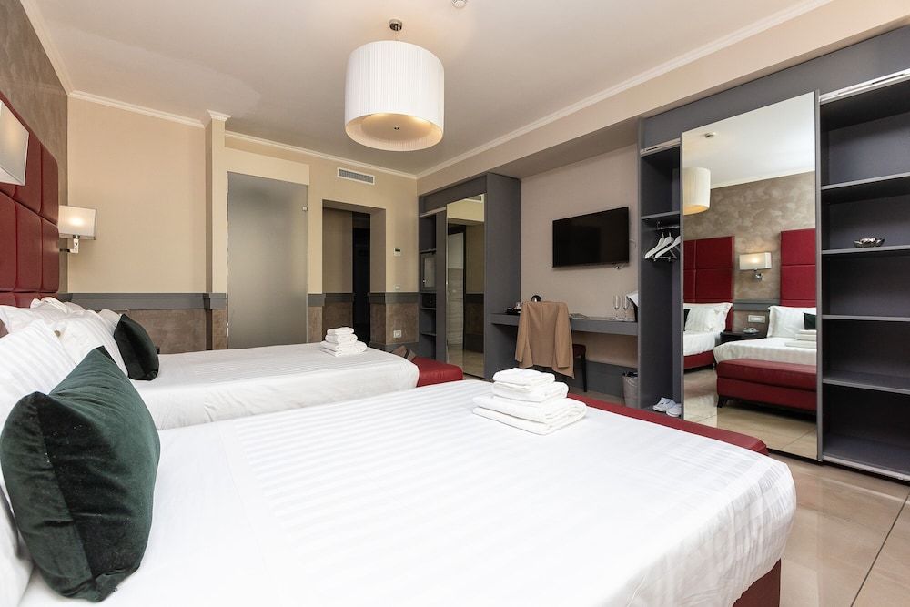 Quadruple Room, Bathtub