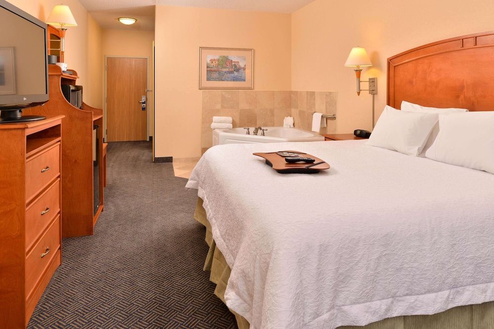 Suite, 1 King Bed, Non Smoking (Jetted Tub)