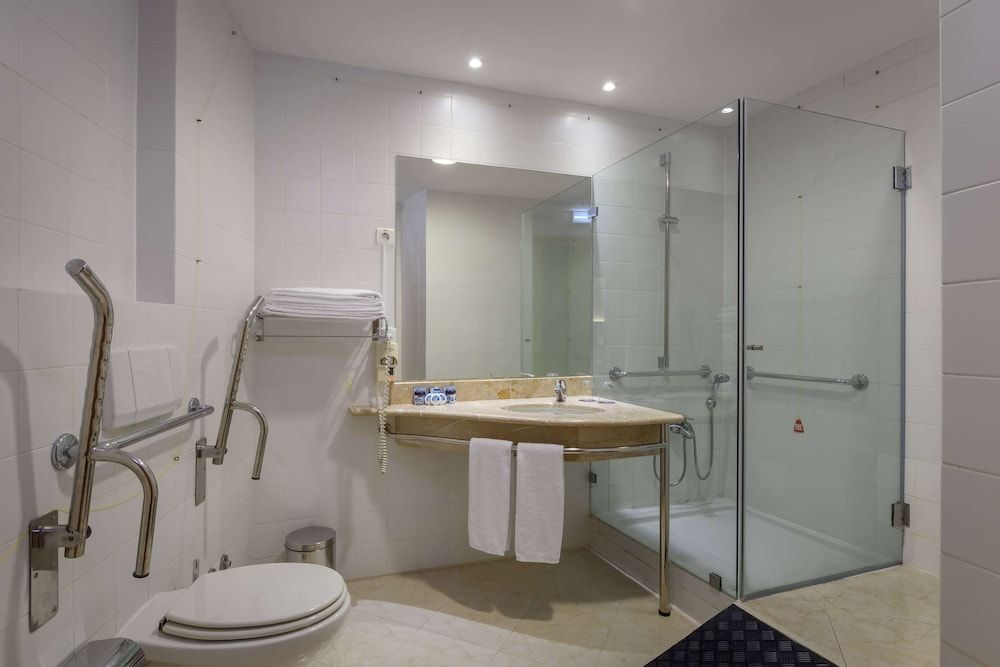 Room, 3 Twin Beds, Accessible, Non Smoking (Mobility)