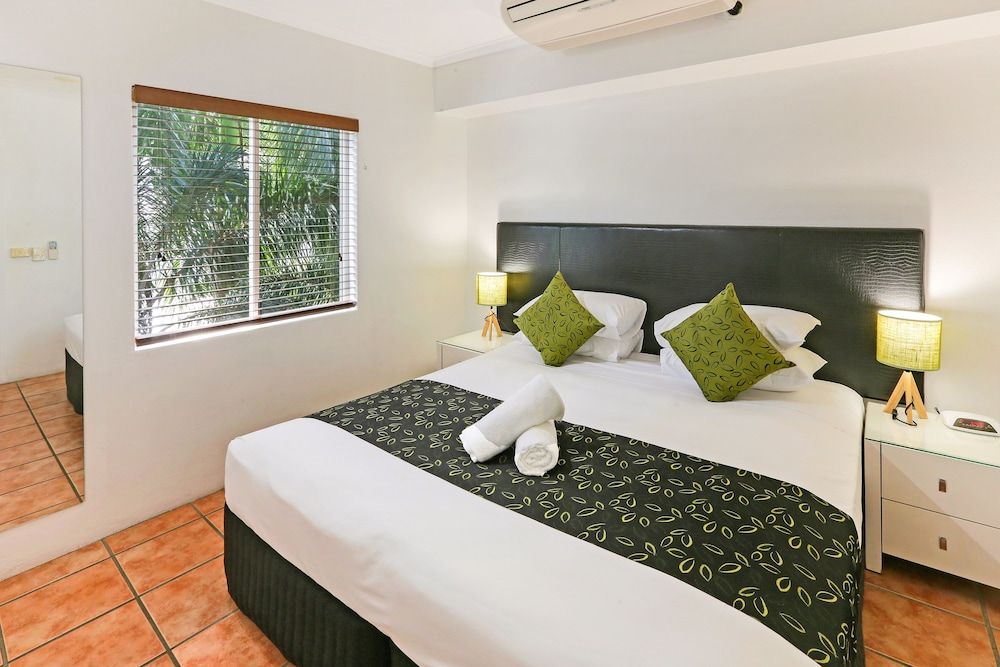 Paradise on the Beach Resort - Palm Cove Suite, 1 Bedroom, Pool View