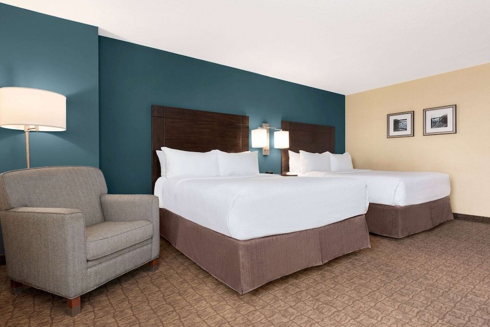 Wyndham Garden Niagara Falls Fallsview Room, 2 Queen Beds, Non Smoking (Tower B) 2