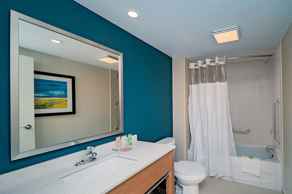 Wyndham Garden Niagara Falls Fallsview Room, 2 Queen Beds, Non Smoking (Tower B) 4