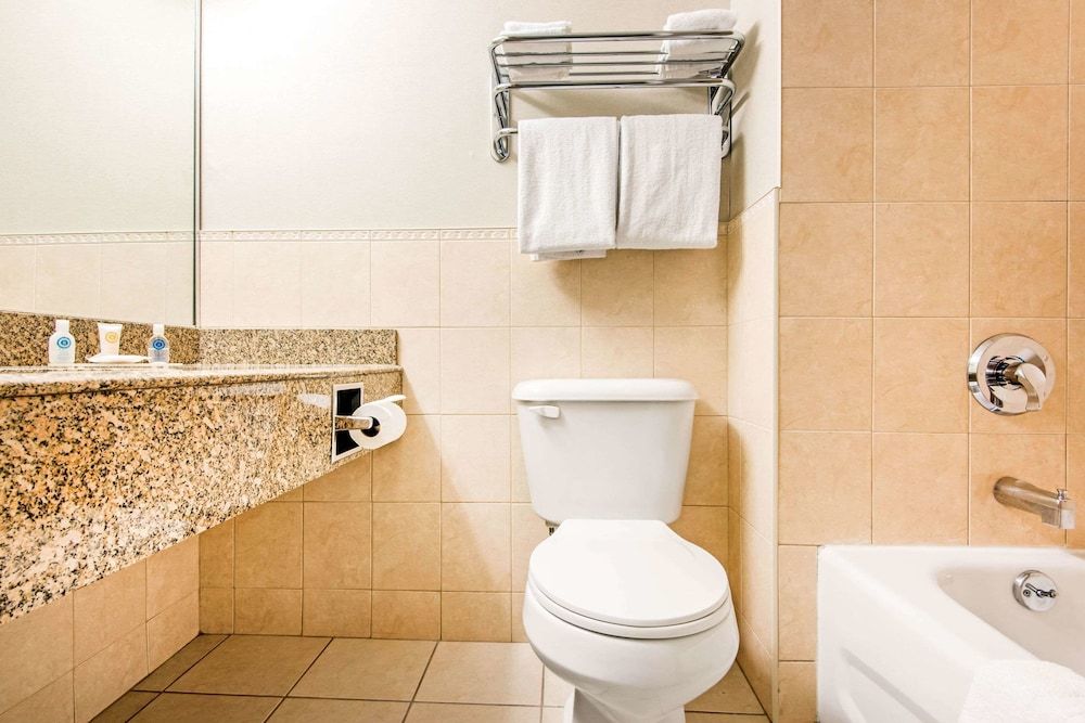 Comfort Inn Fallsview Double Room, 2 Double Beds, Non Smoking 7