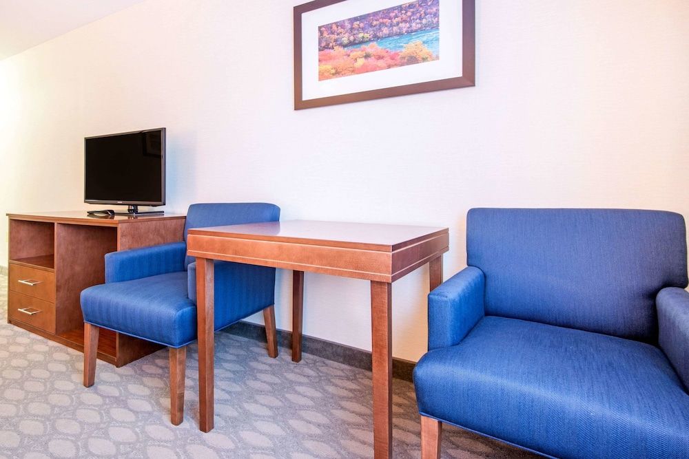 Comfort Inn Fallsview Double Room, 2 Double Beds, Non Smoking 9