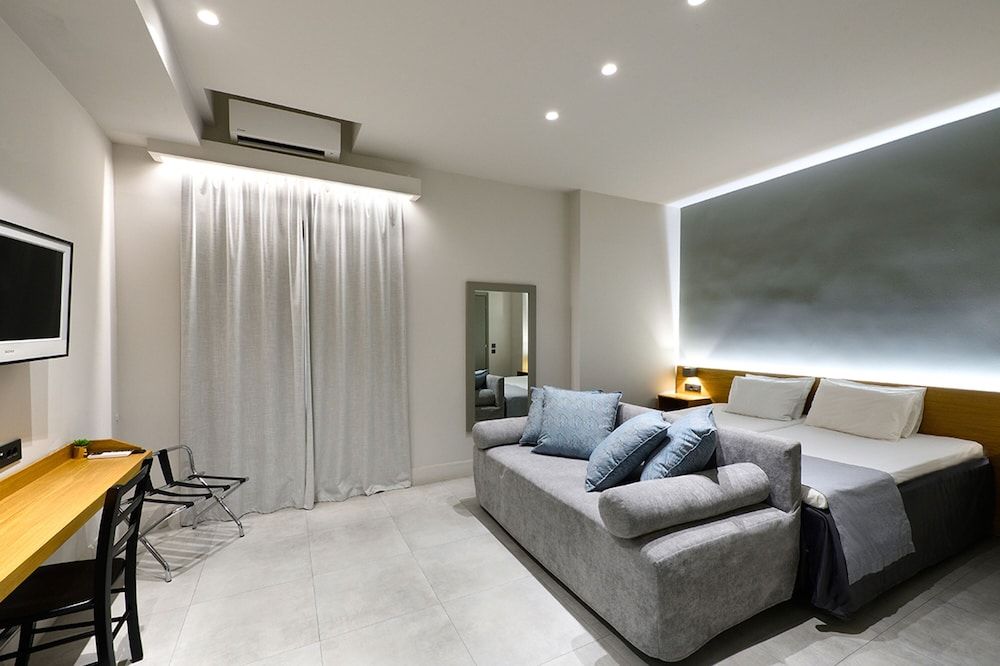 Le Palace Hotel Family Room 7