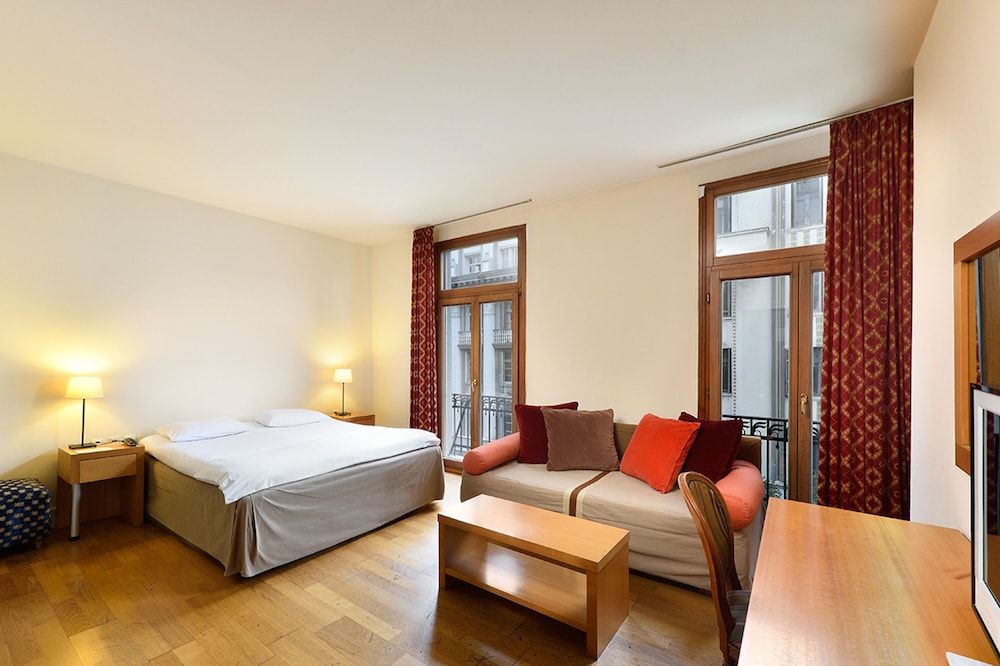 Le Palace Hotel Family Room 2