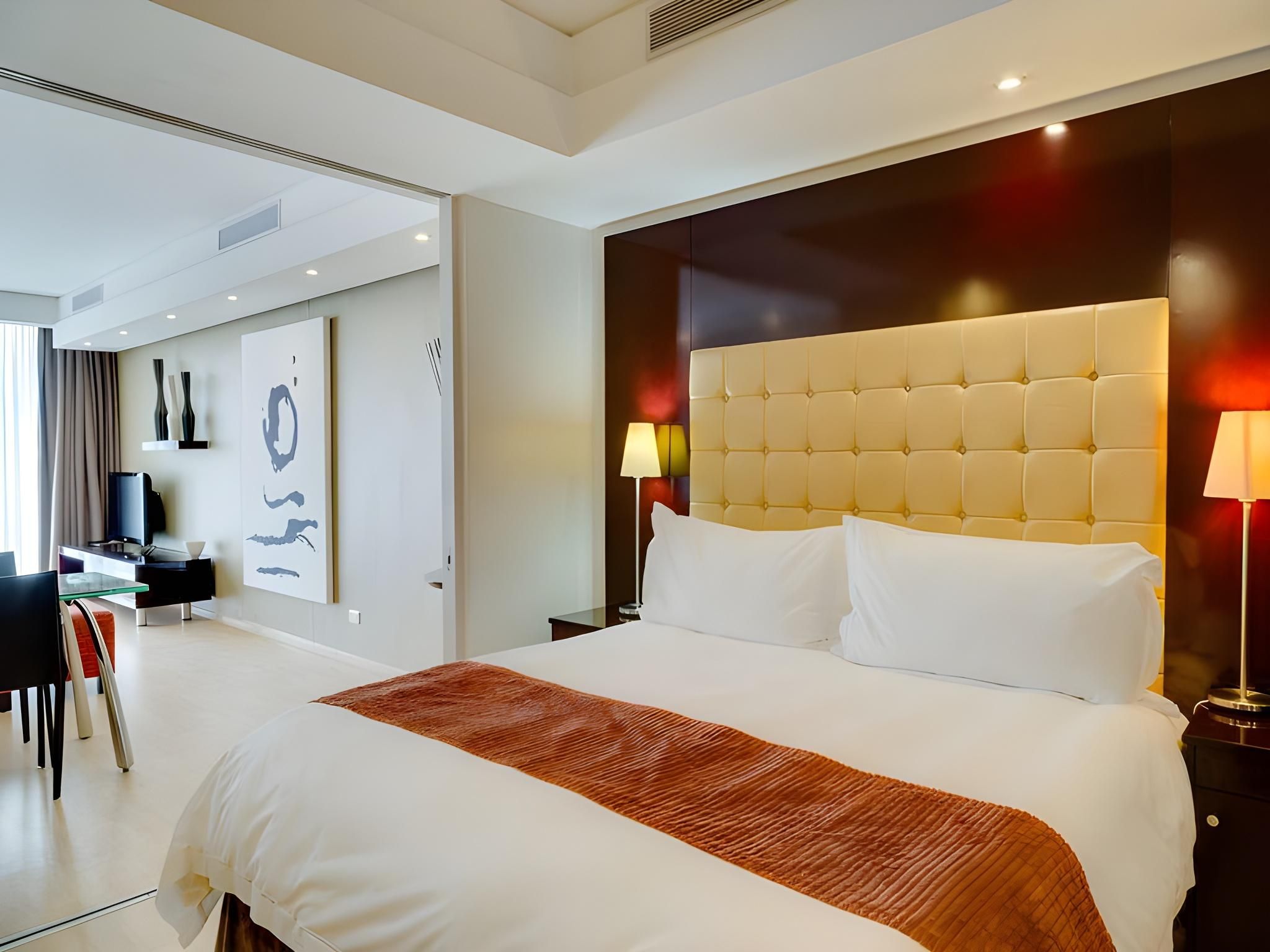 undefined Protea Hotel by Marriott Cape Town North Wharf 6