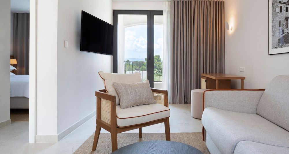 Family Room, Balcony