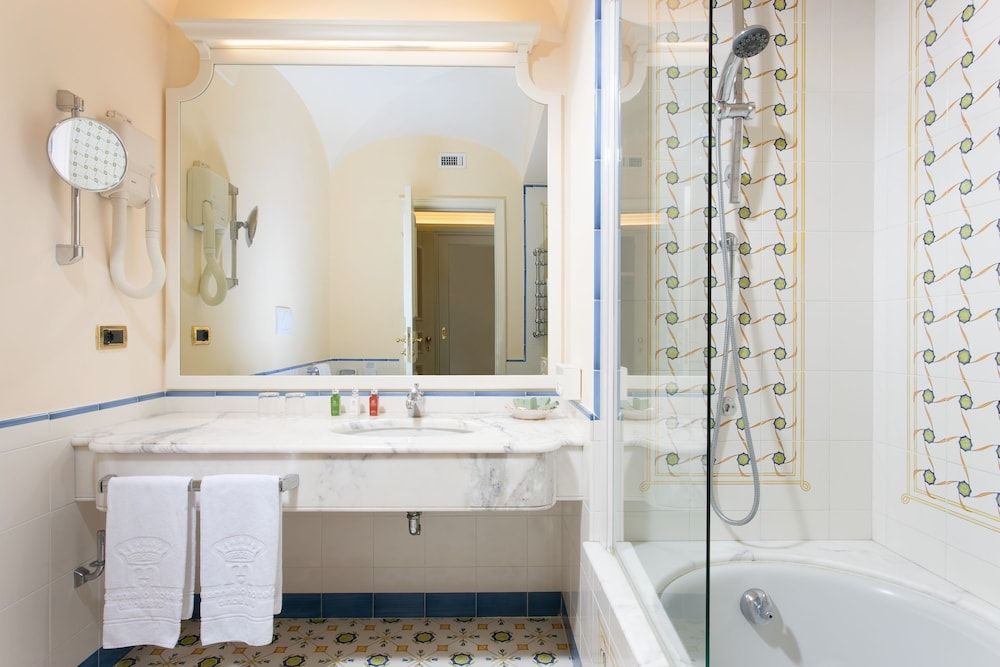 undefined Grand Hotel Capodimonte 10
