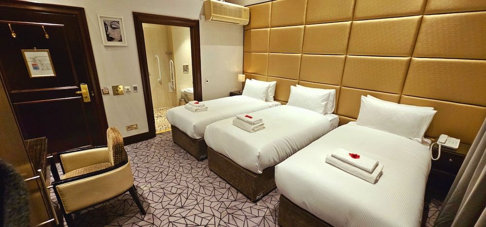 undefined Hyde Park International