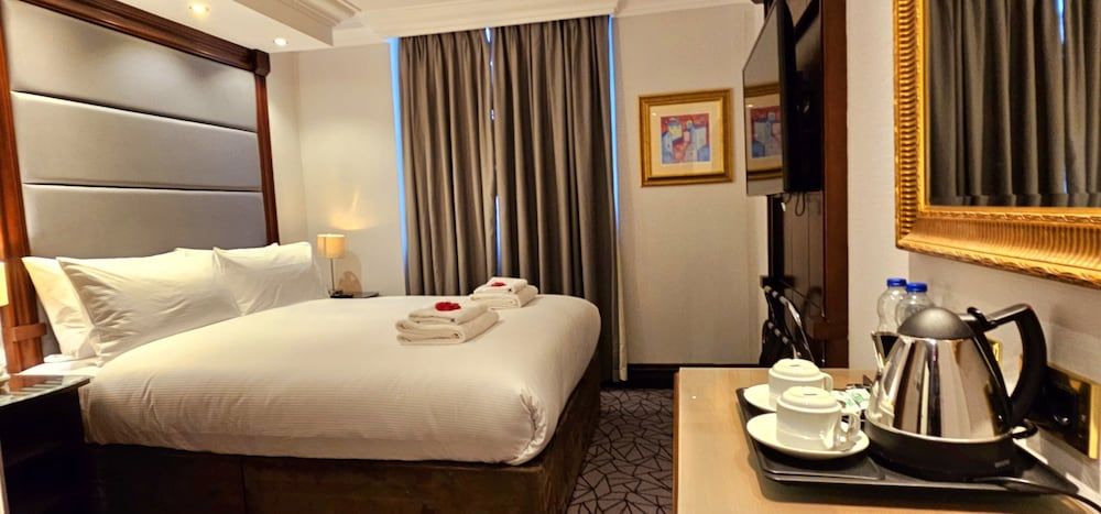 undefined Hyde Park International 3