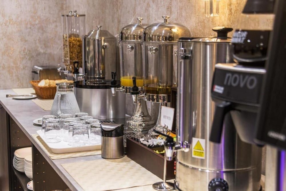 undefined Hyde Park International 7