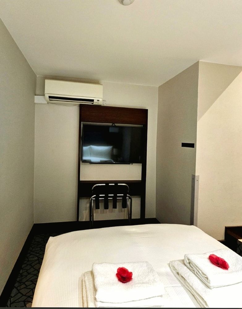 undefined Hyde Park International 5