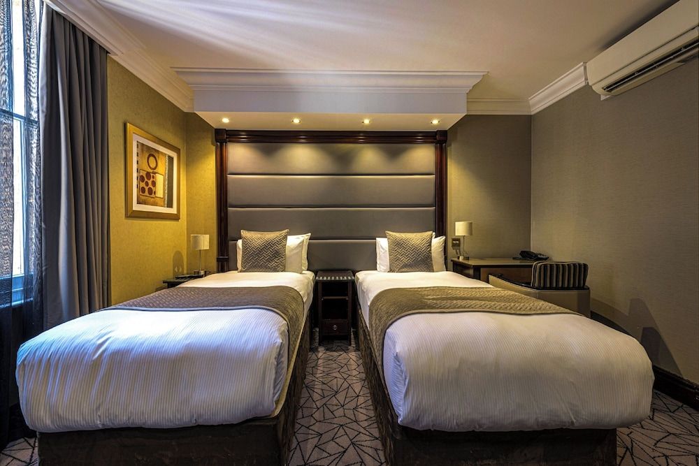 undefined Hyde Park International 7