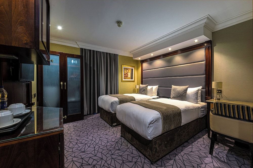 undefined Hyde Park International 8