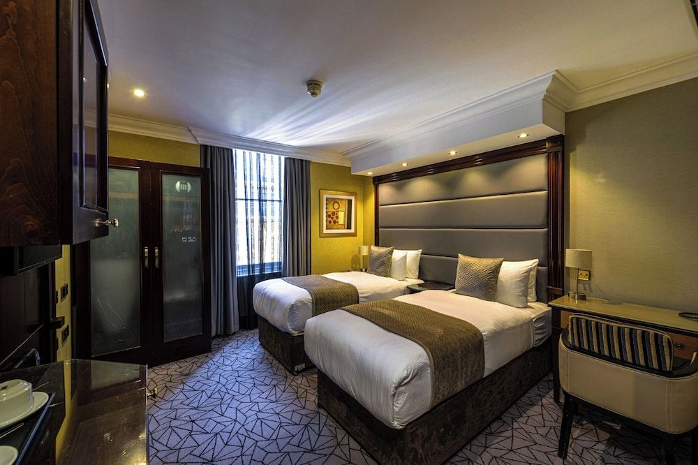 undefined Hyde Park International 6