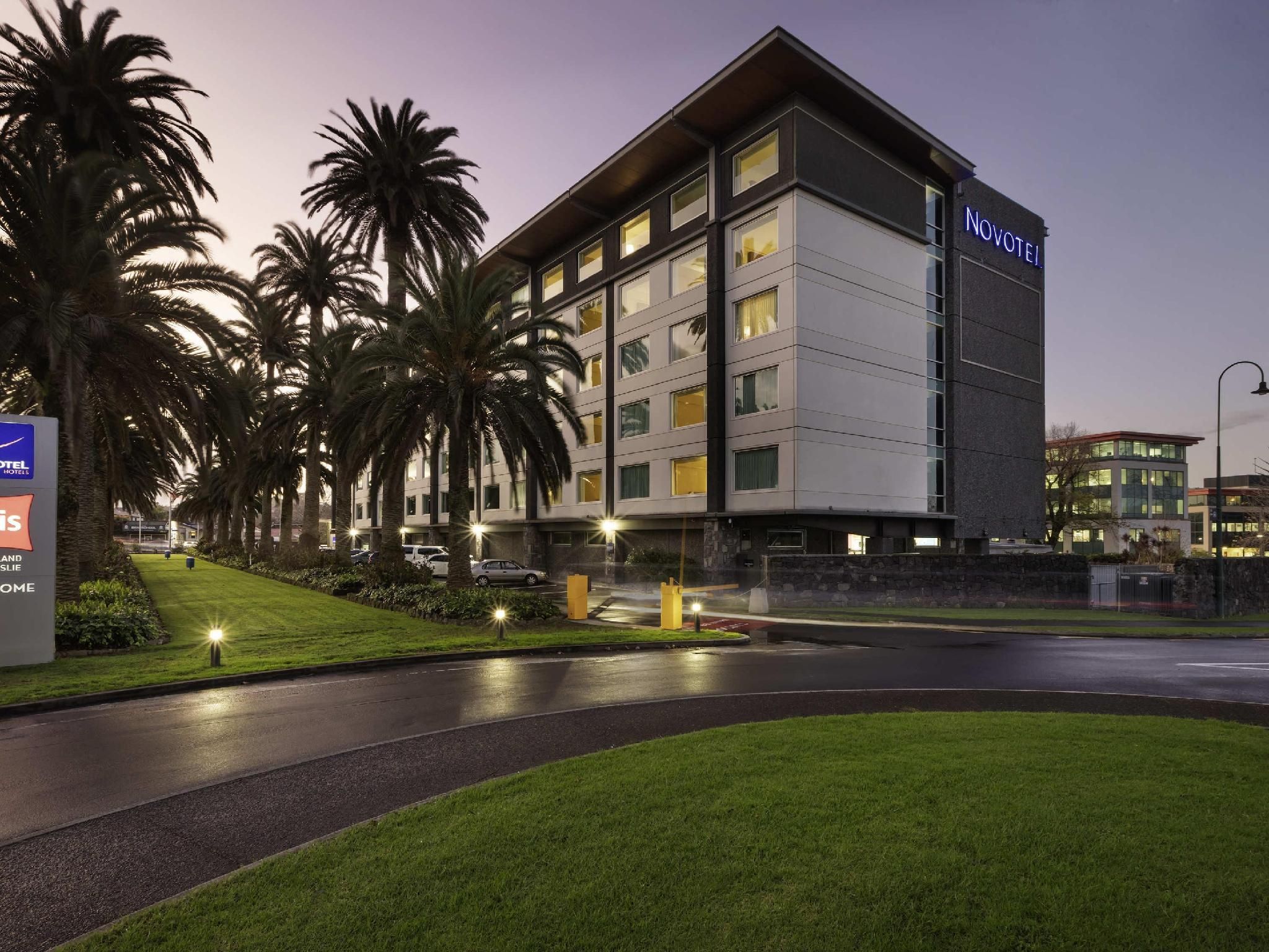 undefined Novotel Ellerslie 3