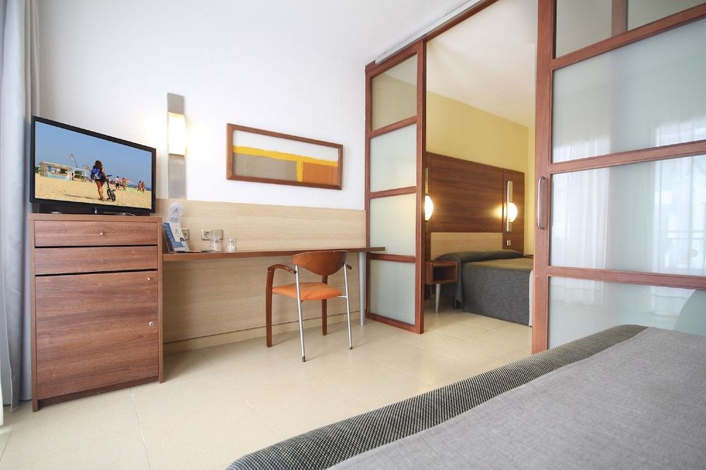 Family Triple Room (2 adults and 1 child)