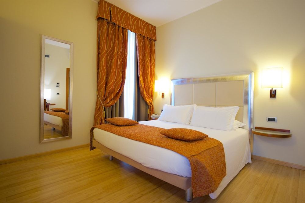 Standard Room, 1 Queen Bed