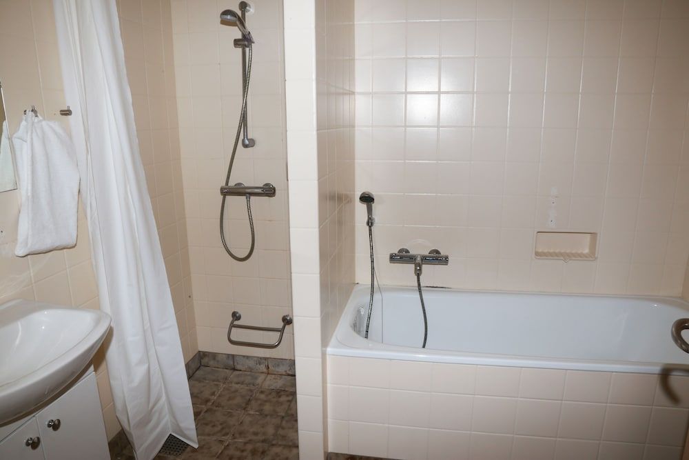 Hotel Marina Family Room 5