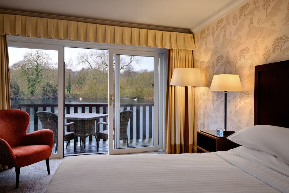 Superior Room, 1 King Bed, Balcony, Lake View