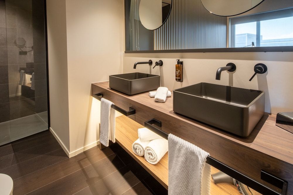 Barcelona Airport Hotel Deluxe Triple Room 3