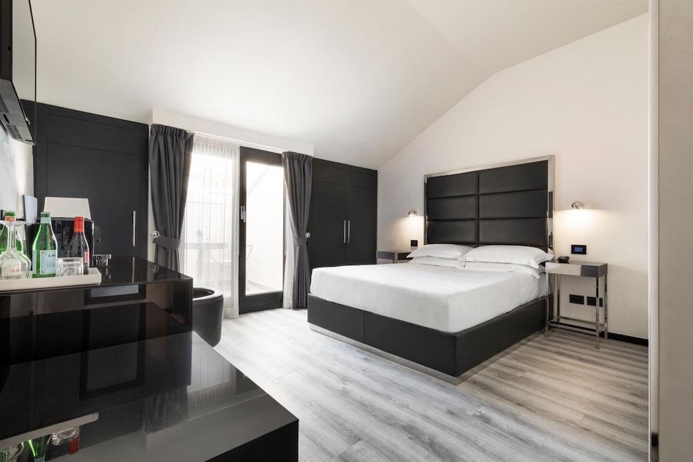 LHP Hotel Napoleon Classic Double Room