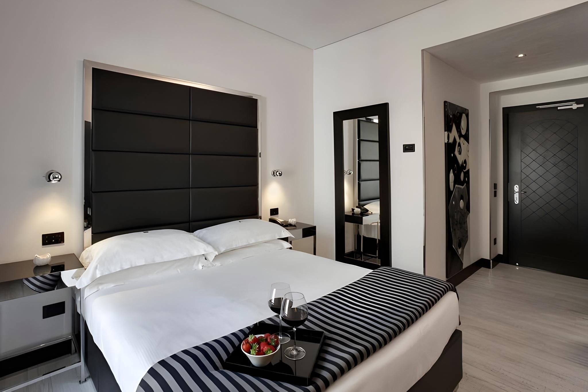 LHP Hotel Napoleon Classic Double Room 3