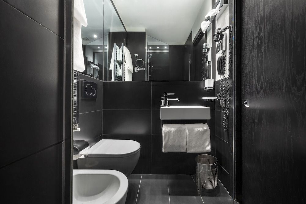 LHP Hotel Napoleon Classic Double Room 4