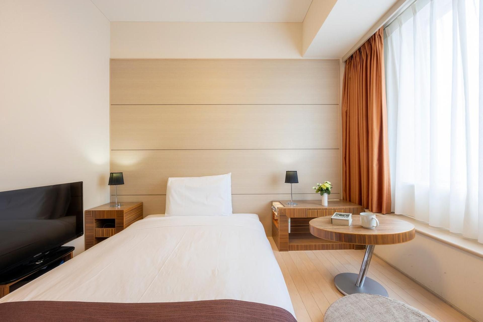 Single Room with Wooden Floor - Non-Smoking
