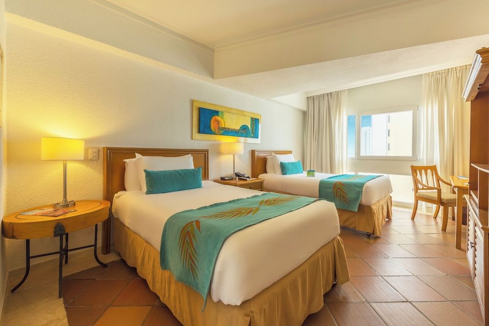 Hotel Almirante Cartagena - Colombia Executive Room, Multiple Beds, Partial Ocean View (k)
