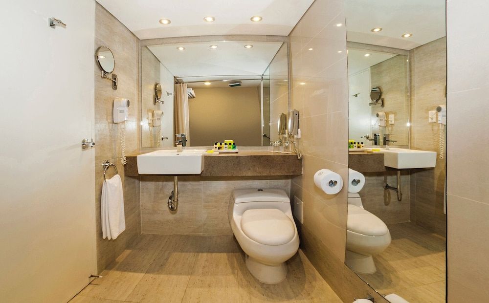 Hotel Almirante Cartagena - Colombia Executive Room, Multiple Beds, Partial Ocean View (k) 5