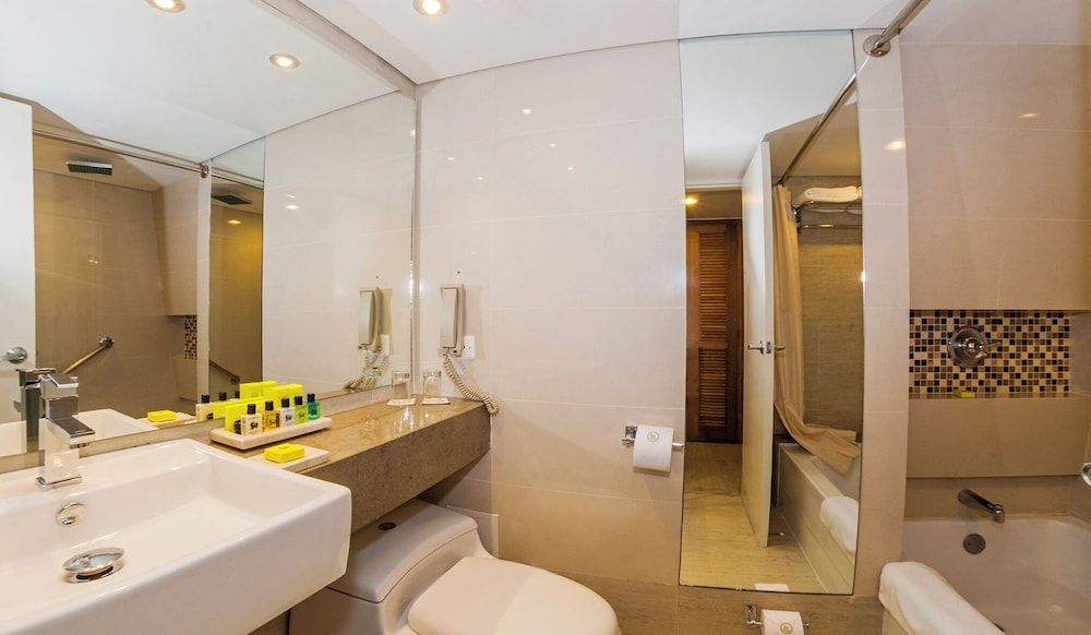 Hotel Almirante Cartagena - Colombia Executive Room, Multiple Beds, Partial Ocean View (k) 6