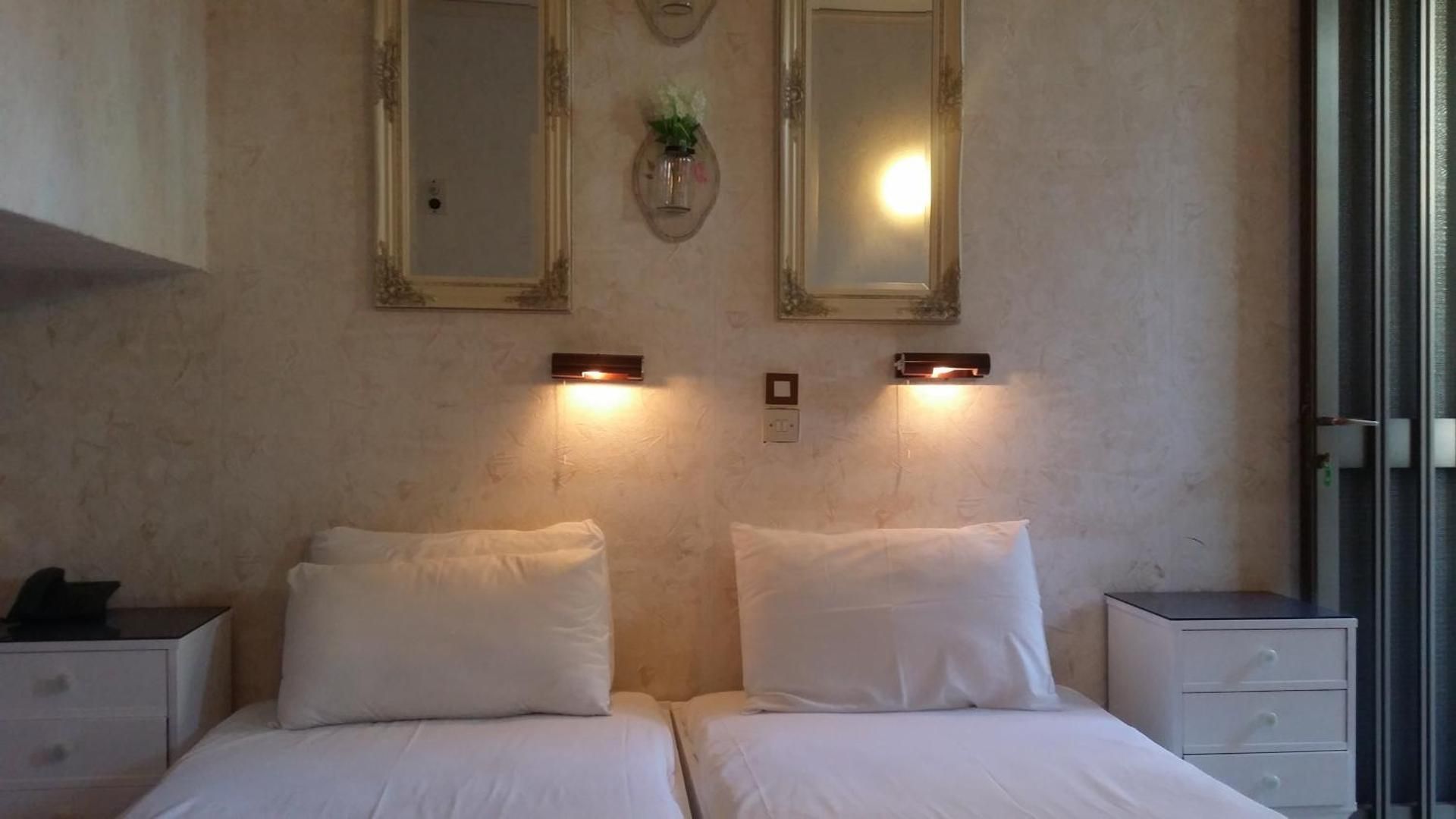 Budget Semi Basement Room