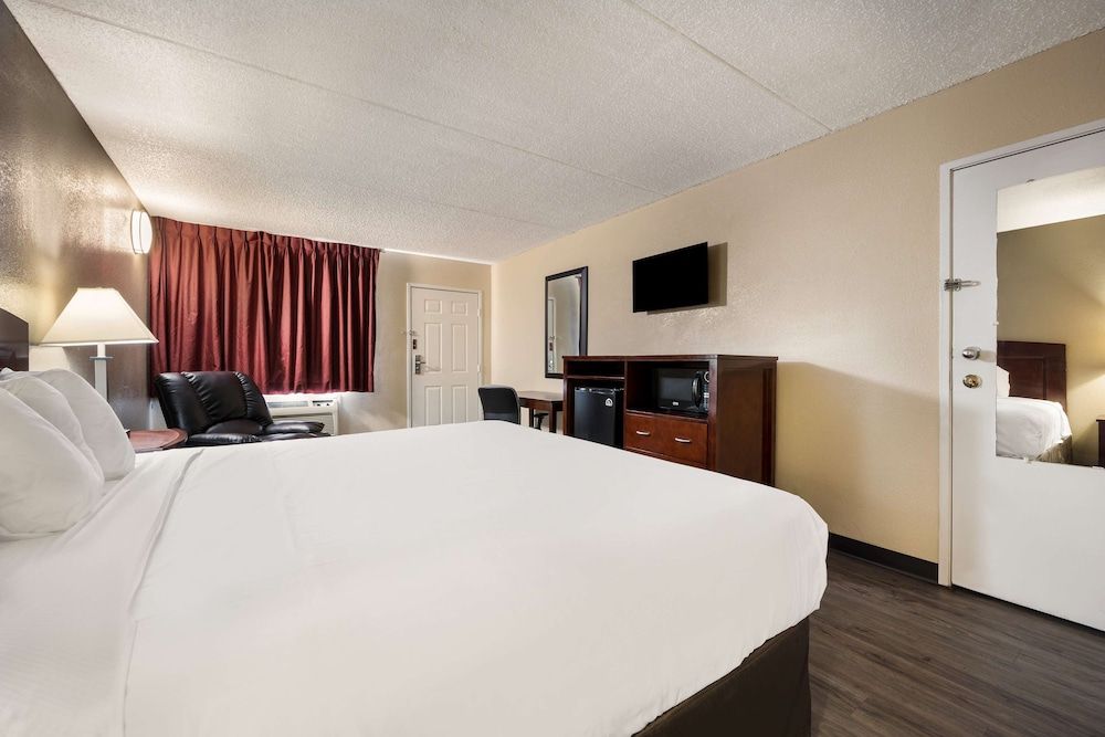 Knights Inn College Station Room, 1 King Bed, Non Smoking 3