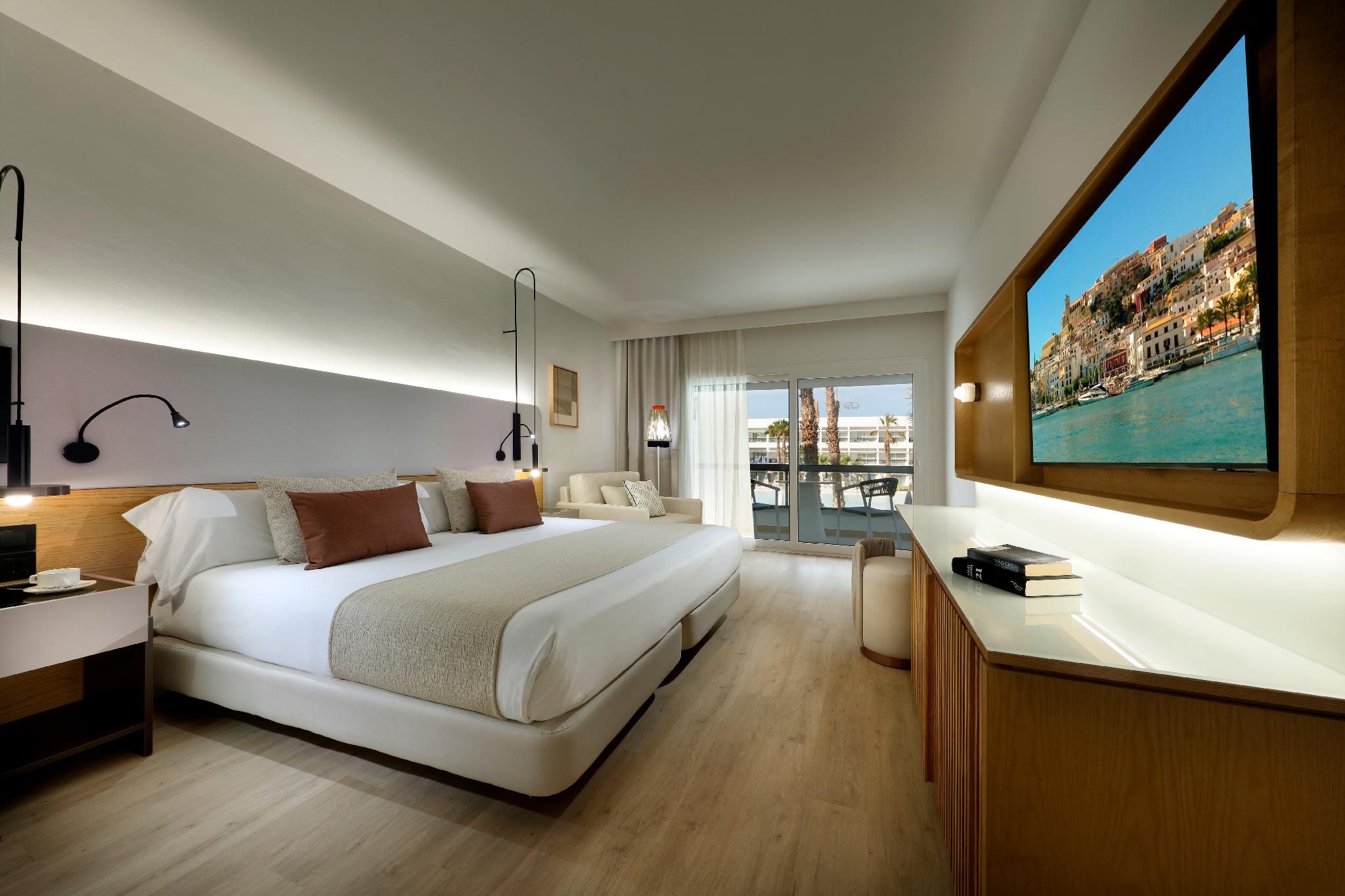 Deluxe Pool View Room for 2 Adults