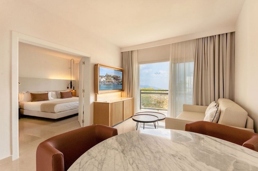 Superior Suite (Panoramic Sea View)