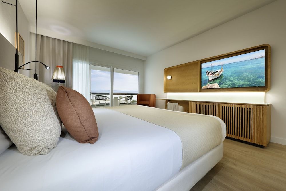 Deluxe Room, Pool View